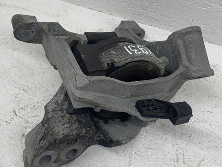 Mazda ENGINE MOUNT BRACKET / ENGINEMOUNTBRACKET 3 (BM) 2018 jarzmo