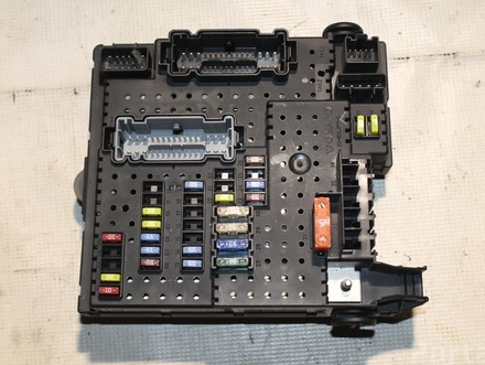 Volvo 30728512 XC90 I 2007 Fuse Box