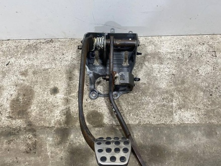 Dodge 68069670AB, P68069670AB CHALLENGER Coupe 2014 Clutch Pedal