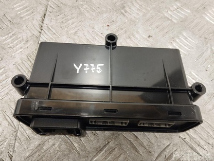 Tesla 100310100C MODEL S 2013 Control unit for door