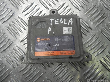 Tesla A70525700DG MODEL S 2015 Light Module ECU