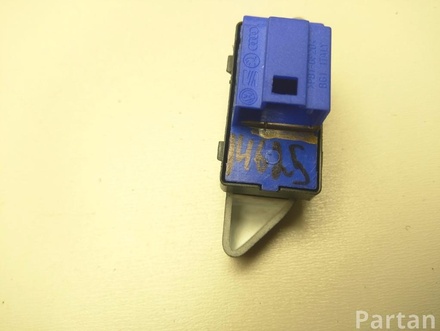 Volkswagen 5K0 962 126 / 5K0962126 GOLF VI (5K1) 2011 Safety switch for central locking system