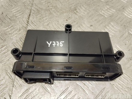 Tesla 100310100C MODEL S 2013 Control unit for door